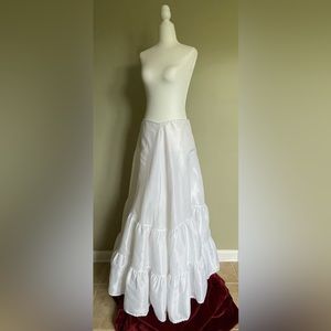 NEOT!  Wedding or Ball Gown Slip Long A-line Petticoat White (xs-small)
